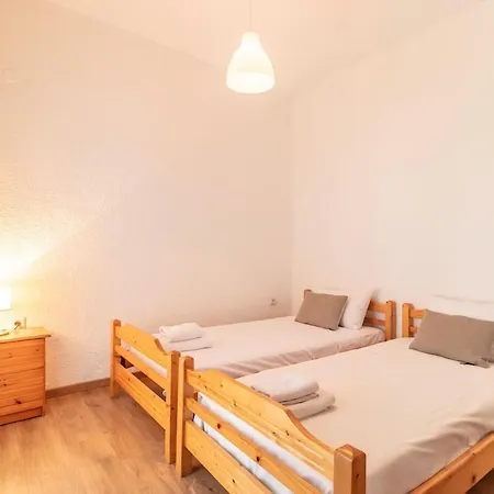 Properstay 105 - Waterside Flat Apartment Polychrono