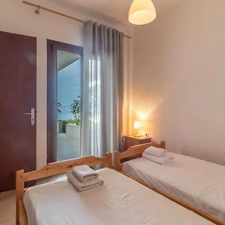 Properstay 105 - Waterside Flat Apartment Polychrono