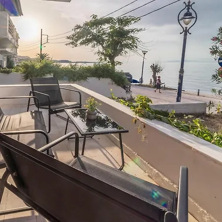 Properstay 105 - Waterside Flat *