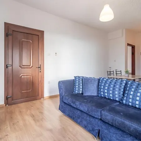 Properstay 105 - Waterside Flat Apartment *